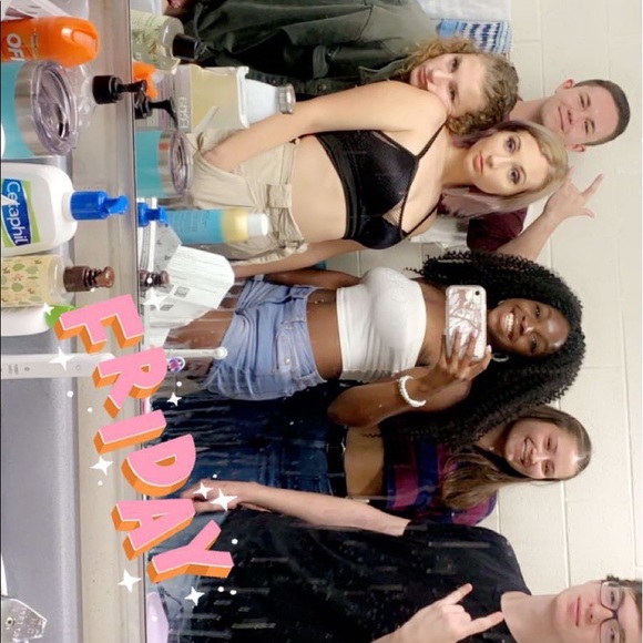 Meet your Posher, Larri - Picture 3 of 7